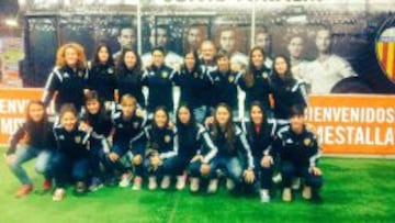 El Valencia Femenino en un acto promocional del primer equipo masculino. 