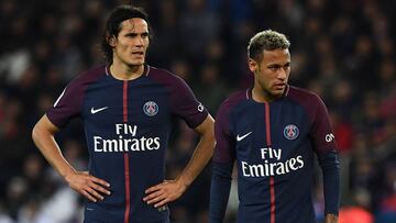 Paris Saint-Germain&#039;s Uruguayan forward Edinson Cavani (L) and Paris Saint-Germain&#039;s Brazilian forward Neymar react during the French Ligue 1 football match between Paris Saint-Germain (PSG) and Lyon (OL) at the Parc des Princes stadium in Paris.  / AFP PHOTO / FRANCK FIFE