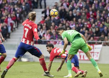 Pase al espacio de Thomas para dejar solo a Costa ante Bono, el brasileño la deja perfecta de cabeza y el francés remata a placer de volea para abrir el marcador. Diego Costa se queda tendido en el suelo sin consecuencias