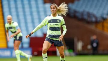 BIRMINGHAM, ENGLAND - SEPTEMBER 18: Manchester City's Laia Aleixandri during the FA Women's Super League match between Aston Villa WFC and Manchester City WFC at Villa Park on September 18, 2022 in Birmingham, United Kingdom. (Photo by Lynne Cameron - Manchester City/Manchester City FC via Getty Images)