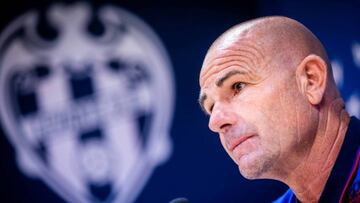El entrenador del Levante UD, Paco López, en rueda de prensa
LEVANTE UD
01/11/2019