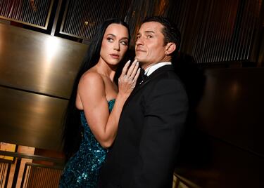 La relación entre Katy Perry y el actor británico Orlando Bloom ha sido la más duradera y significativa en la vida reciente de la cantante, caracterizada por ser intermitente al principio y por culminar con un compromiso y la llegada de su primera hija. Se conocieron en enero de 2016 en una fiesta posterior a los Globos de Oro. En marzo de 2020, Katy Perry anunció su embarazo a través del videoclip de su canción "Never Worn White". Su hija, Daisy Dove Bloom, nació en agosto de 2020. Después de casi una década juntos, medios internacionales informaron en junio y julio de 2025 que la pareja había roto su compromiso y puesto fin a su relación.