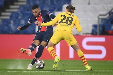 Kylian Mbappé y Óscar Mingueza.