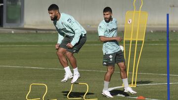 Yassin Fekir, junto a su hermano Nabil. 