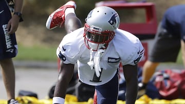 New England Patriots wide receiver Antonio Brown works out during NFL football practice, Wednesday, Sept. 11, 2019, in Foxborough, Mass. Brown practiced with the team for the first time on Wednesday afternoon, a day after his former trainer filed a civil lawsuit in the Southern District of Florida accusing him of sexually assaulting her on three occasions. (AP Photo/Steven Senne)