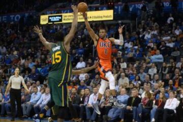 Russell Westbrook y Derrick Favors.