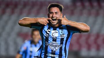 Jonathan Torres festeja el gol que marcó para darle el triunfo a Querétaro.