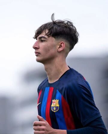 El nombre de Guille Fernández ya está sonando con fuerza entre aquellos que siguen el fútbol base. A sus 15 años tiene un tren inferior potentísimo, capacidad para ser diferencial cerca del área y mucho gol. A pesar de tener edad de cadete, es habitual su presencia con los juveniles y en alguna convocatoria con el filial. Guille es una de las grandes apuestas del club.