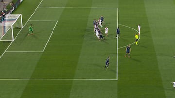 El despiporre infinito: Onana regala el 1-0 del Lyon de forma inexplicable