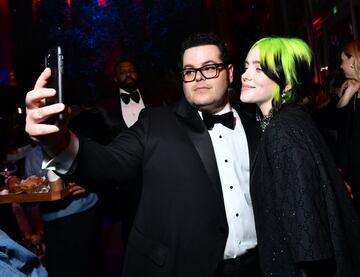 Josh Gad y Billie Eilish.