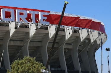 Esta es parte de la nueva membrana en color rojo que se colocó en el techo del inmueble.