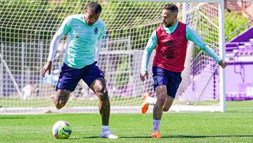 Kenedy, junto a Iván Sánchez.