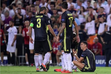 La desolación de Cristiano Ronaldo tras ver la tarjeta roja. 