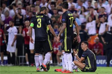 La desolación de Cristiano Ronaldo tras ver la tarjeta roja. 