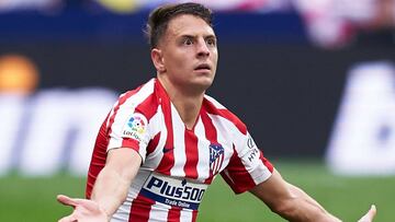 Santiago Arias ya toca la pelota y da alivio a Diego Simeone