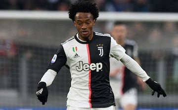 Al año, Juan Guillermo Cuadrado recibe casi 24 mil millones de pesos. El colombiano cuenta con el respaldo del técnico Maurizio Sarri que lo llevó a jugar nuevamente como lateral por derecha.