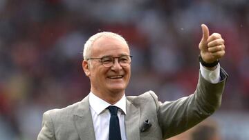 Leicester City's Italian coach Claudio Ranieri gives a thumbs up as he walks on the pitch prior to the Soccer Aid celebrity football match between England and the Rest of the World at Old Trafford stadium in Manchester on June 5, 2016. / AFP PHOTO / OLI SCARFF