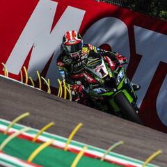 Rea golpea primero a Bautista y Ducati en Ímola: mete 7 décimas