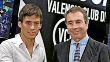 <b>BLINDADO.</b> El mandatario valencianista amplió y mejoró las condiciones de Silva el pasado verano.