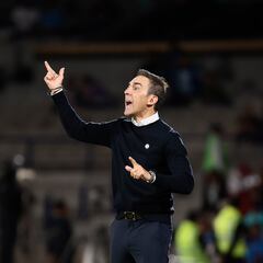 Vicente Sánchez y Cruz Azul sufren por dos posibles bajas ante Chivas