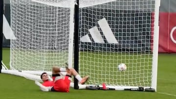 Golazo con 0,1% de probabilidad, cada vez con menos ángulo de tiro.