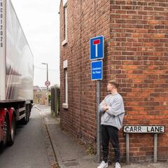 El pueblo británico que está usando señales de la DGT española contra una ‘invasión de camioneros’: “Se está señalando una nacionalidad”