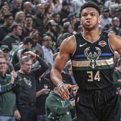 No se puede ir más sobrado que los Bucks: "Es genial sentarte en el banquillo, relajarte, divertirte..."