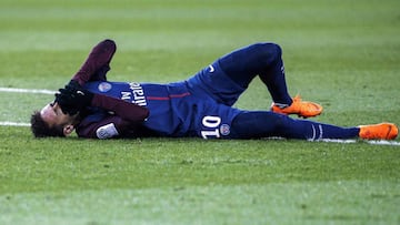 El PSG ocult車 una lesi車n de Neymar en 2018