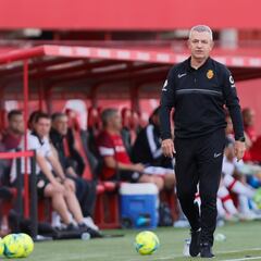 Javier Aguirre, experto en evitar descensos en España