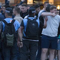 Hinchas ingleses y belgas causan disturbios en Oporto