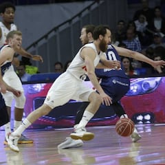 Un Madrid de récord se dispara a los 111 y atrapa al Valencia