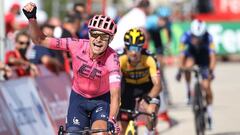 EF Education - Nippo&#039;s Danish rider Magnus Cort Nielsen celebrates as he wins the 6th stage of the 2021 La Vuelta cycling tour of Spain, a 158.3 km race from Requena to Cullera, on August 19, 2021. (Photo by JOSE JORDAN / AFP)