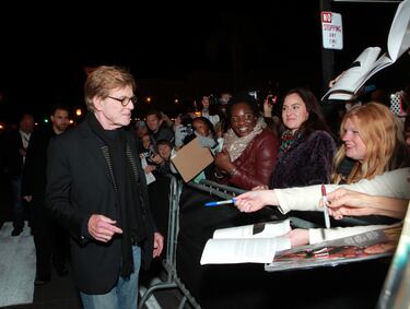 El actor Robert Redford asiste a la entrega del Premio Riviera Americana del 29.º Festival Internacional de Cine de Santa Bárbara, en el Teatro Arlington, el 7 de febrero de 2014, en Santa Bárbara, California.