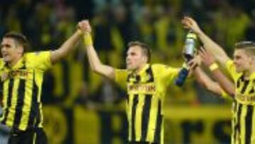 Robert Lewandowski, Kevin Grosskreutz y Lukasz Piszczekcelebrando la victoria ante el Real Madrid en semifinales de Champions.