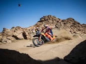 Benavides gana con el cruzado roto y sustituye a Schareina