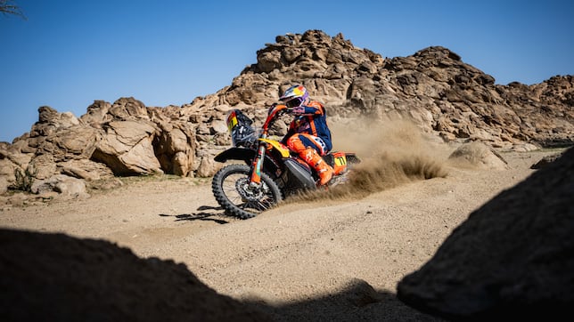 Benavides gana con el cruzado roto y sustituye a Schareina
