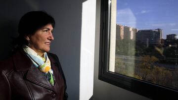 La miembro del COI y presidenta de la Unión Internacional de Triatlón (ITU), Marisol Casado, posa durante la entrevista concedida hoy a la Agencia EFE.