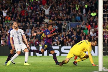 1-0. Rafinha marc¨® le primer gol.