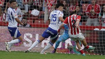 Guille Rosas ejecuta el disparo que significó el gol del triunfo del Sporting.
