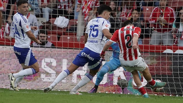 Un gol de Rosas marca la diferencia en un duelo desigual