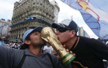 Desde Berlín hasta Buenos Aires pasando por Río de Janeiro, la final del Mundial congrega a miles de aficionados deseosos de disfrutar de la victoria.