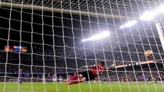 Late Messi spot kick salvages three points for grey Barcelona