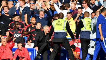 Soccer Football - Premier League - Chelsea v Manchester United - Stamford Bridge, London, Britain - October 20, 2018  Manchester United manager Jose Mourinho reacts after Chelsea&#039;s second goal   REUTERS/Dylan Martinez  EDITORIAL USE ONLY. No use with