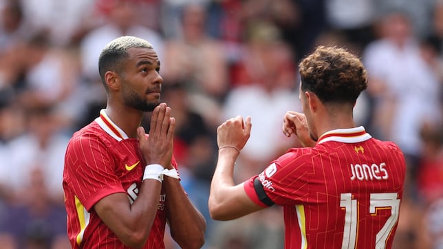 Darwin y Gakpo impulsan al Liverpool en el homenaje a Diogo Jota