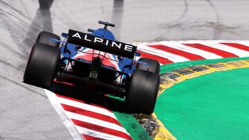 Alonso con el Alpine en Montmel&oacute;.