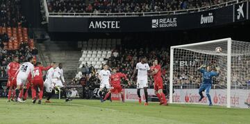 2-0. Ezequiel Garay marcó el segundo gol.