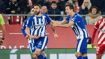Los jugadores del Alavés celebran un gol.