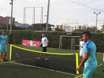 Competencias de fútbol tenis en acto benéfico para la hija de Andrés Felipe González