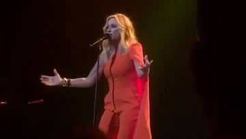 Marta Sánchez pone letra al himno de España.