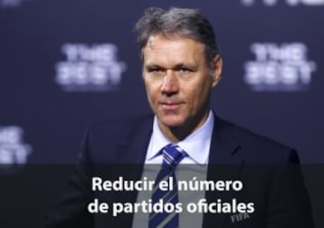 Marco van Basten ejerce como dirigente de la FIFA.